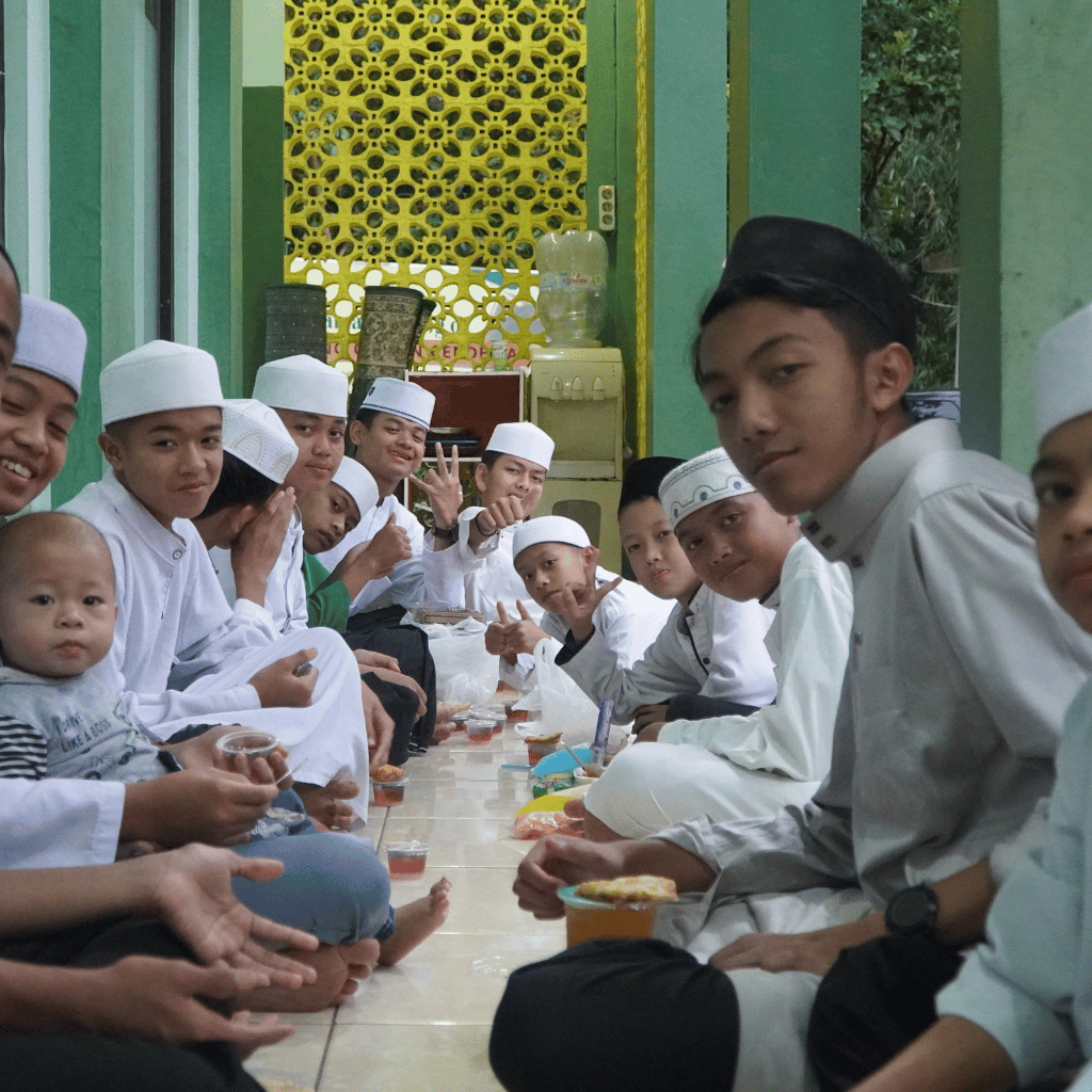 Santri Ikhwan Setelah Shalat Jumat